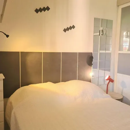 Cap D'agde, 2 Pieces, 4 Personnes - Fr-1-249-379 Agde